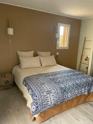 Un ou plusieurs lits dans un hébergement de l'établissement Magnifique villa avec piscine