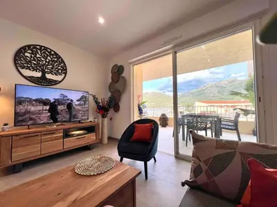 Vue générale sur la montagne ou vue sur la montagne depuis l'appartement