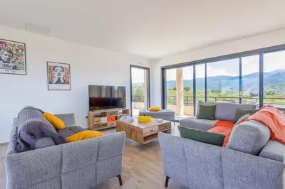 Coin salon dans l'établissement Villa Lurenzu - Maison pour 8 avec piscine