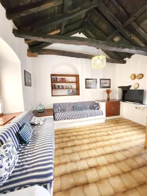 Coin salon dans l'établissement Maison confortable à Rogliano avec terrasse et jardin