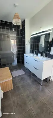 Salle de bains dans l'établissement Villa individuelle 3 chambres - 6 pers