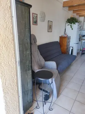 Coin salon dans l'établissement A 5 mn à pied de la mer, piscine ,tennis, paillote