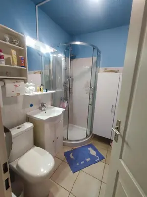 Salle de bains dans l'établissement A 5 mn à pied de la mer, piscine ,tennis, paillote