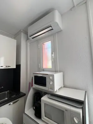 Cuisine ou kitchenette dans l'établissement Résidence LO MONACO Haut de villa, Appartements et Studios