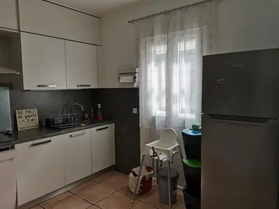 Cuisine ou kitchenette dans l'établissement Rez Haut de villa à Calenzana