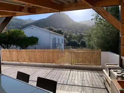 Vue générale sur la montagne ou vue sur la montagne depuis la maison de vacances