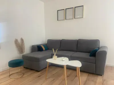 Coin salon dans l'établissement T2 chaleureux à 5 mn du centre/plage avec parking