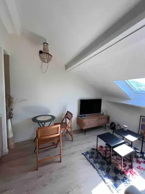Télévision ou salle de divertissement dans l'établissement Casa Mariuccia au coeur du village ALGAJOLA