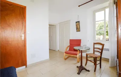 Coin salon dans l'établissement 1 Bedroom Lovely Apartment In Ghisoni
