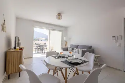 Coin salon dans l'établissement Amandula - Appt climatisé vue mer