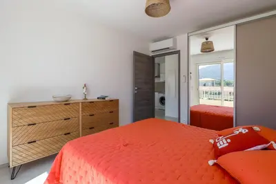 Un ou plusieurs lits dans un hébergement de l'établissement Amandula - Appt climatisé vue mer