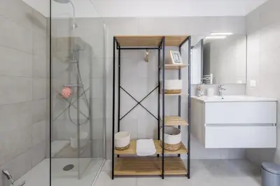 Salle de bains dans l'établissement Amandula - Appt climatisé vue mer