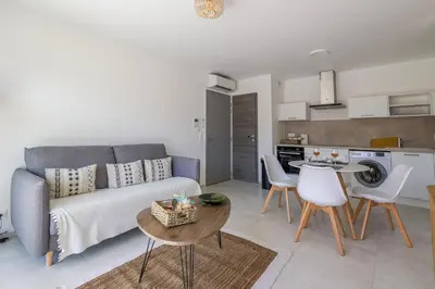 Cuisine ou kitchenette dans l'établissement Amandula - Appt climatisé vue mer