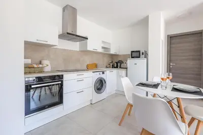 Cuisine ou kitchenette dans l'établissement Amandula - Appt climatisé vue mer