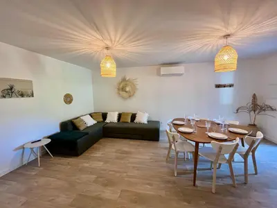 Coin salon dans l'établissement Hôtel Résidence CAPENSE
