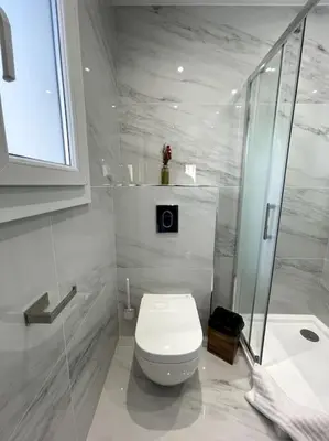 Salle de bains dans l'établissement Charmant Studio climatisé avec parking, au cœur de pietranera, plage a 500m, Bastia a 2km