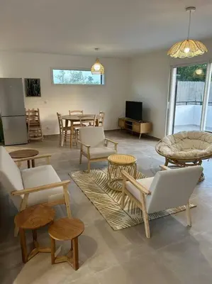 Télévision ou salle de divertissement dans l'établissement Villa mina
