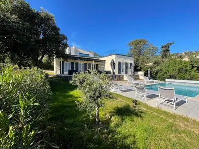 Piscine de l'établissement Villa de standing ou située à proximité
