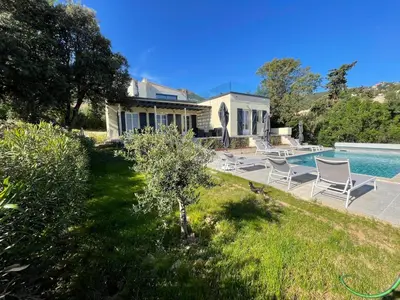 Piscine de l'établissement Villa de standing ou située à proximité