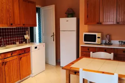 Cuisine ou kitchenette dans l'établissement Mare è Monte , jardin méditerranéen et exotique.