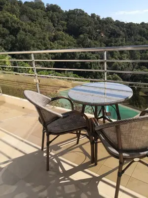 Balcon ou terrasse dans l'établissement Studio moderne magnifique vue sur mer dans cadre calme et verdoyant