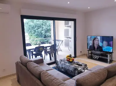 Télévision ou salle de divertissement dans l'établissement Maison centre-ville
