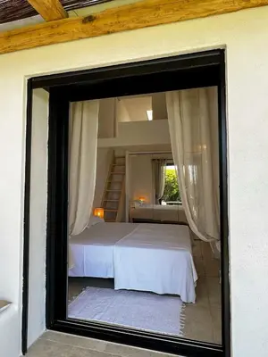 Un ou plusieurs lits dans un hébergement de l'établissement Luxury beach front Villa & Private garden