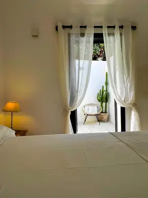 Un ou plusieurs lits dans un hébergement de l'établissement Luxury beach front Villa & Private garden