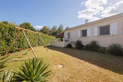 Jardin de l'établissement Villa MonteCristo, clim, piscine privée, 300m. mer