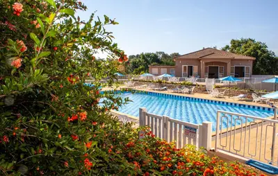 Piscine de l'établissement Residence Mare e Sole ou située à proximité