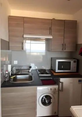 Cuisine ou kitchenette dans l'établissement Studio Marine de Sant Ambroggio, vue mer exceptionnelle
