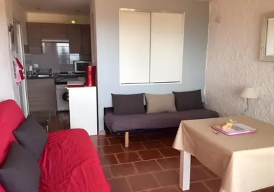 Cuisine ou kitchenette dans l'établissement Studio Marine de Sant Ambroggio, vue mer exceptionnelle
