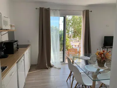 Cuisine ou kitchenette dans l'établissement Logement entier vue mer