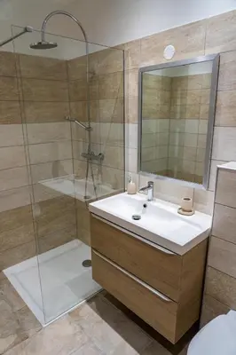 Salle de bains dans l'établissement A Suara
