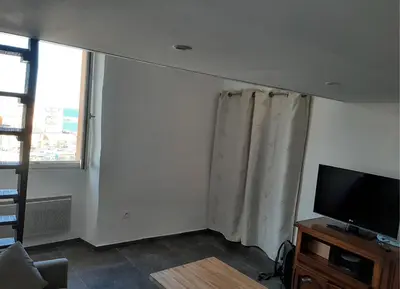 Télévision ou salle de divertissement dans l'établissement studio gabriel