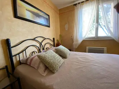 Un ou plusieurs lits dans un hébergement de l'établissement Maison au calme piscine mer au coeur de la nature U Nuciolu