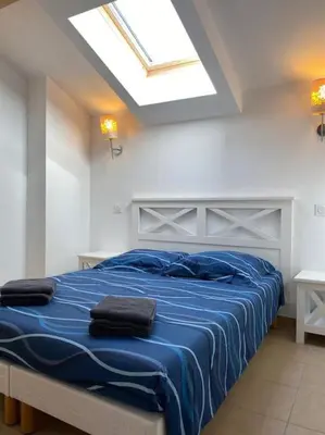 Un ou plusieurs lits dans un hébergement de l'établissement Saint-Florent Appartement duplex