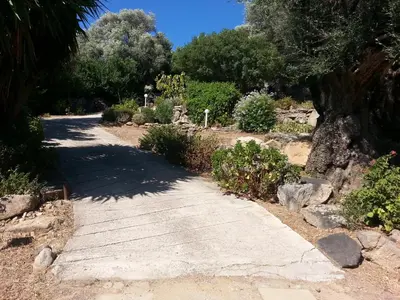 Jardin de l'établissement STUDIO indépendant au calme