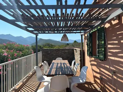 Vue générale sur la montagne ou vue sur la montagne depuis la maison de vacances