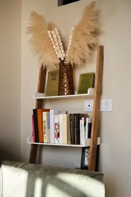 Bibliothèque dans l'appartement