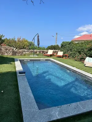 Piscine de l'établissement Corse entre mer et montagne ou située à proximité