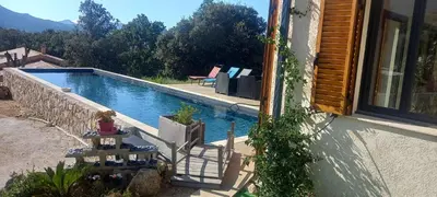 Piscine de l'établissement Maison neuve Vue imprenable Piscine et spa ou située à proximité