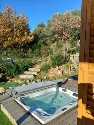 Piscine de l'établissement Maison neuve Vue imprenable Piscine et spa ou située à proximité