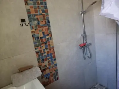 Salle de bains dans l'établissement Maison neuve Vue imprenable Piscine et spa