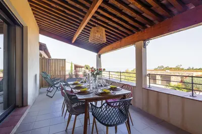 Balcon ou terrasse dans l'établissement MAISON MITOYENNE VUE MER WIFI PROCHE L'ILE ROUSSE