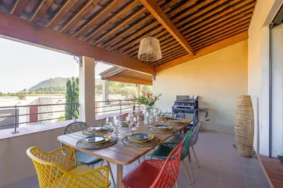 Balcon ou terrasse dans l'établissement MAISON MITOYENNE VUE MER WIFI PROCHE L'ILE ROUSSE