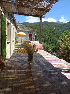 Vue générale sur la montagne ou vue sur la montagne depuis la maison de vacances