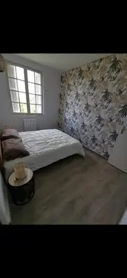 Un ou plusieurs lits dans un hébergement de l'établissement Maison avec vue sur la mer et piscine