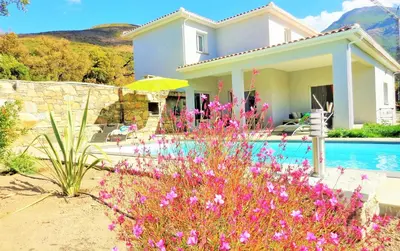 Piscine de l'établissement Arinella Villas ou située à proximité