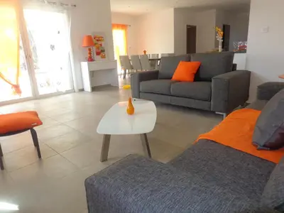 Coin salon dans l'établissement Arinella Villas